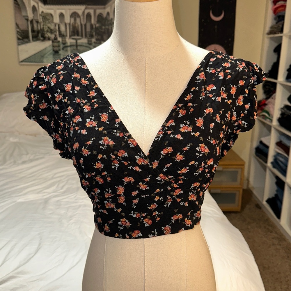Xhilaration | Floral Faux Wrap Tie Back Ruffle Cap Sleeve Crop Top